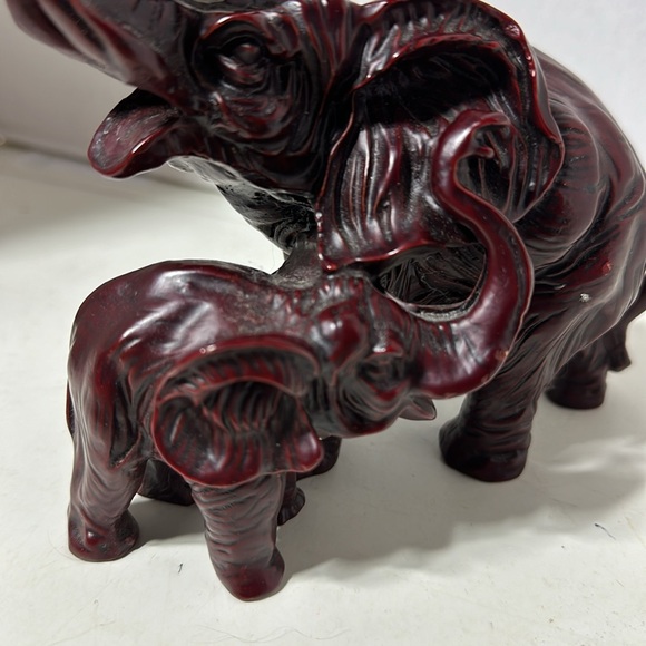 Red Resin Elephant. Mother and baby. Approx 5 1/2” tall - Picture 3 of 4